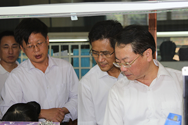 福建省紀(jì)委副書記、監(jiān)察廳廳長(zhǎng)陳善光一行視察虹潤(rùn)公司