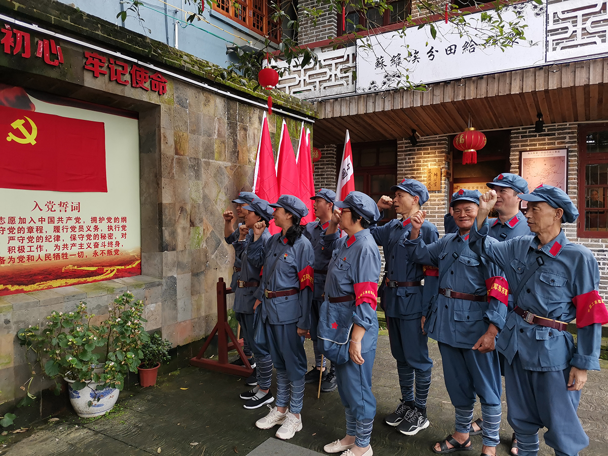 虹潤公司黨支部組織開展“尋找紅色足跡，牢記初心使命”主題黨日活動